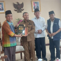 LAMR Serahkan Naskah Akademik DIR Kepada Gubernur Riau